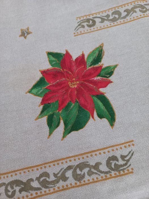 Bonita toalha  com motivos Natalicios