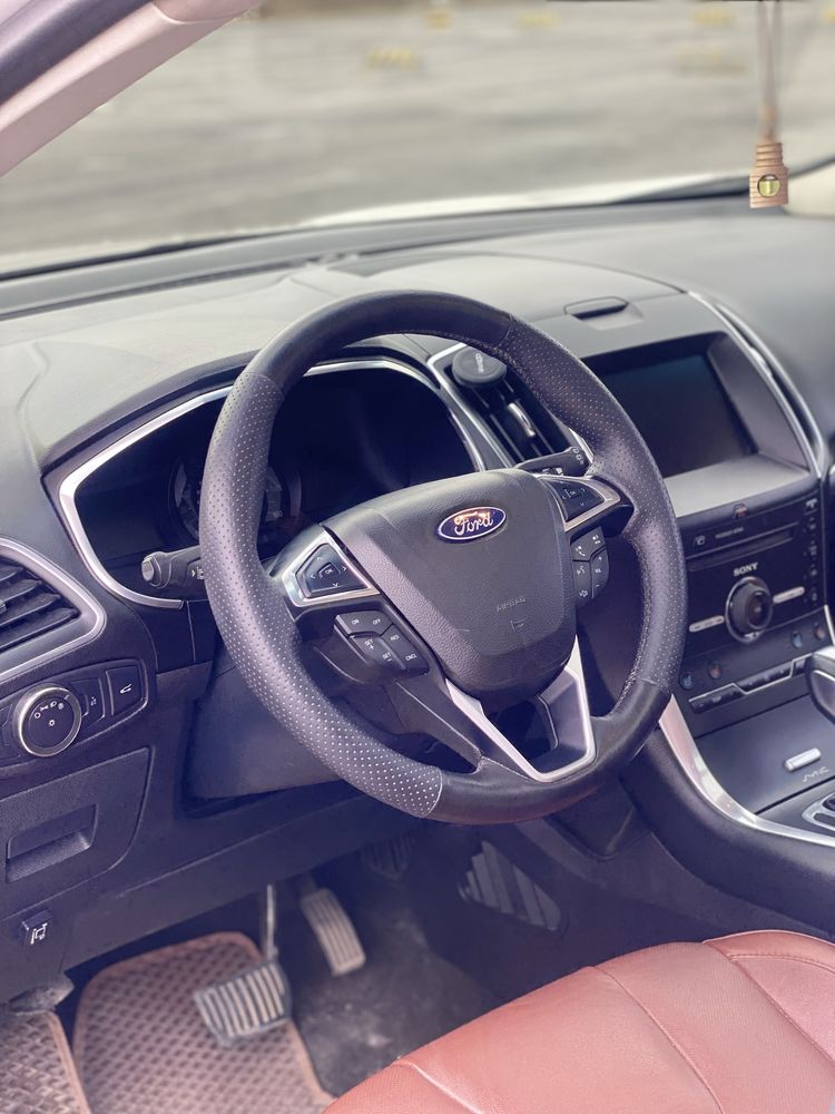 Ford Edge titanium