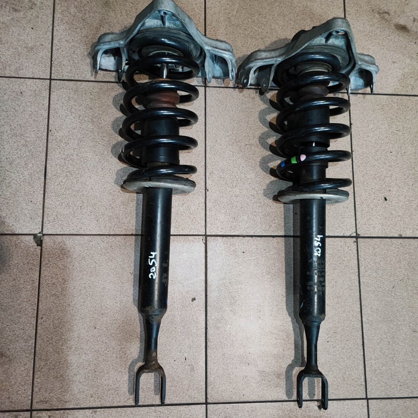 Amortyzator sprężyna Audi A4 B6 2.4 2.5 3.0 V6 Automat Quattro
