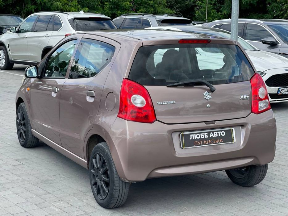 Suzuki Alto автомобіль