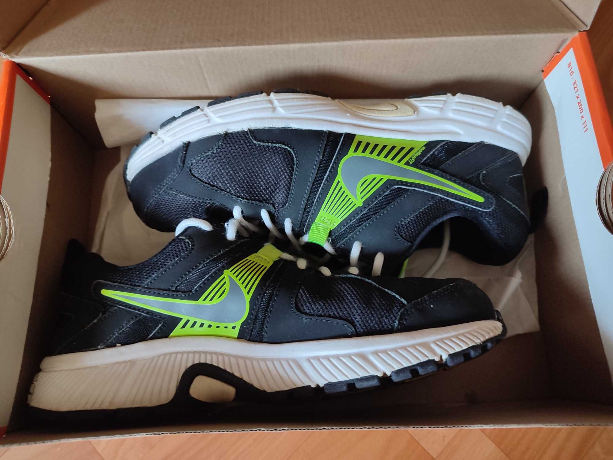 Кросівки Nike Dart 10