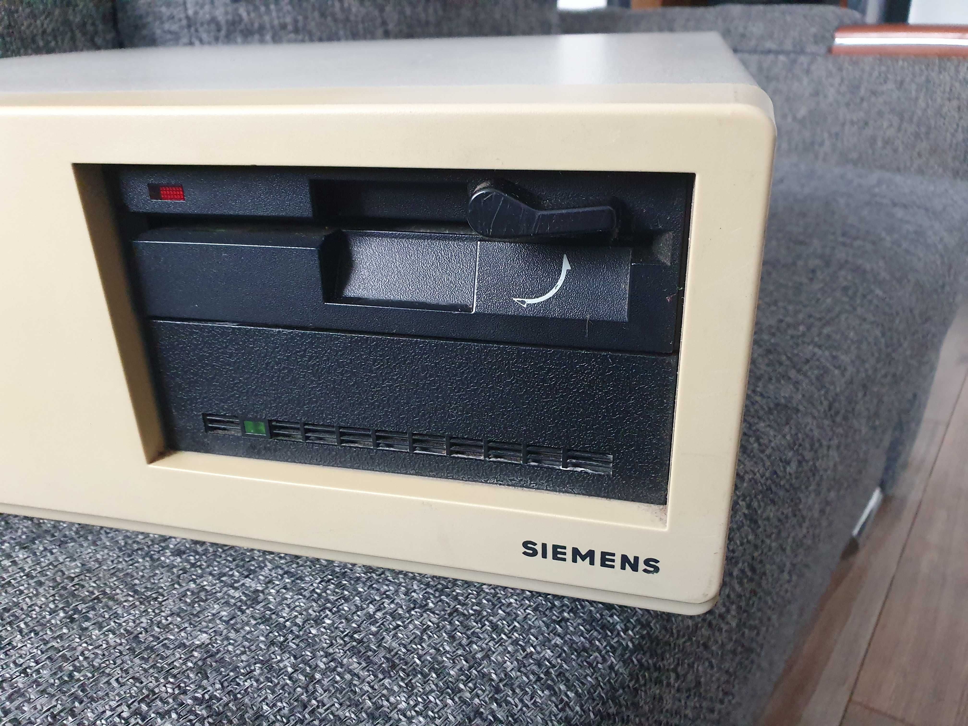 Stary zabytkowy komputer stacjonarny Siemens sicomp PC 16-05 retro