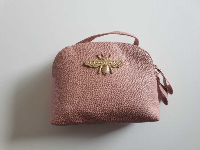 Carteira de senhora/menina em cor de rosa.