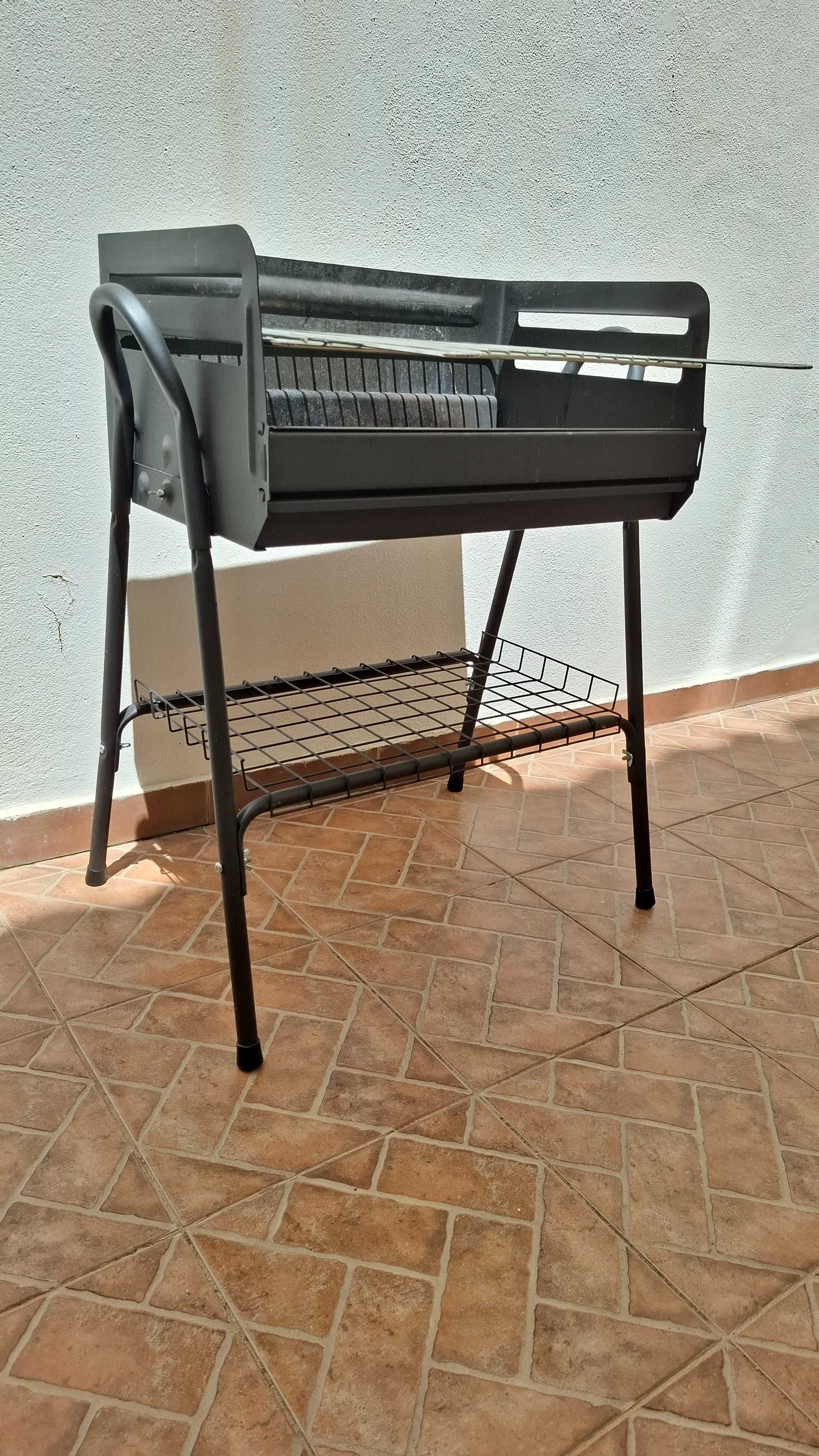 Grelhador a carvão 80x60cm