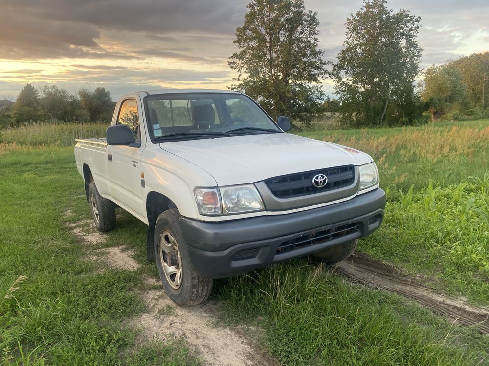 Toyota HILUX . Pick-up . Sprowadzona . 2004r.