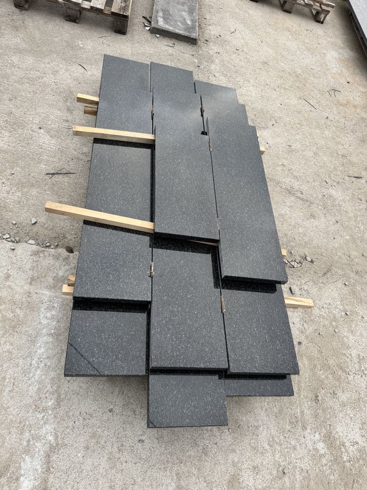 Parapety granitowe,nagrobki granitowe,blaty schody granit,konglomerat