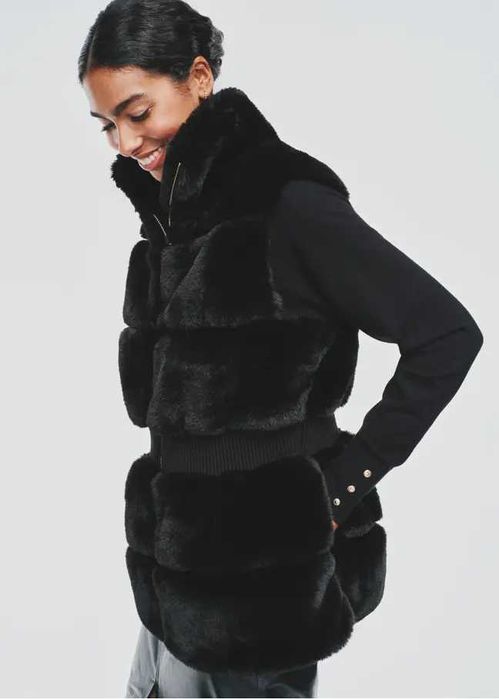 Тепла та пухнаста стильна чорна хутряна жилетка CAMEO ROSE 44 розмір