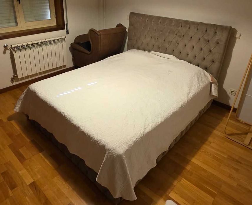 Quarto completo — Elegância e conforto em excelente estado!