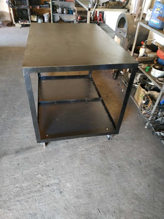 Продам стіл металевий на колесах