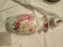 Peça de porcelana novo e peça de chá