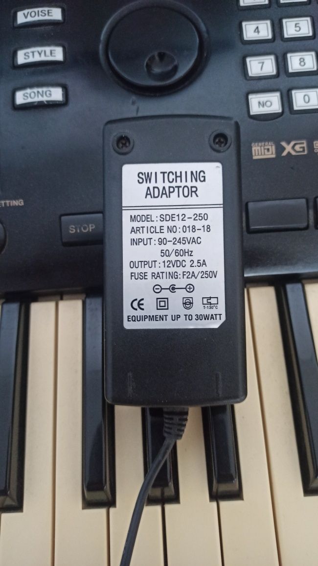 Yamaha psr 630 + stojak na nuty + stojak na keyboarda + zasilacz + pok
