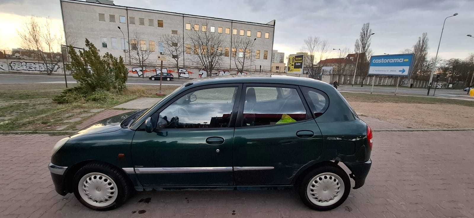 Automatyczny mały samochód Daihatsu sirion 2005