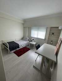 Quarto feminino arrenda-se Lisboa. LER ANUNCIO TODO