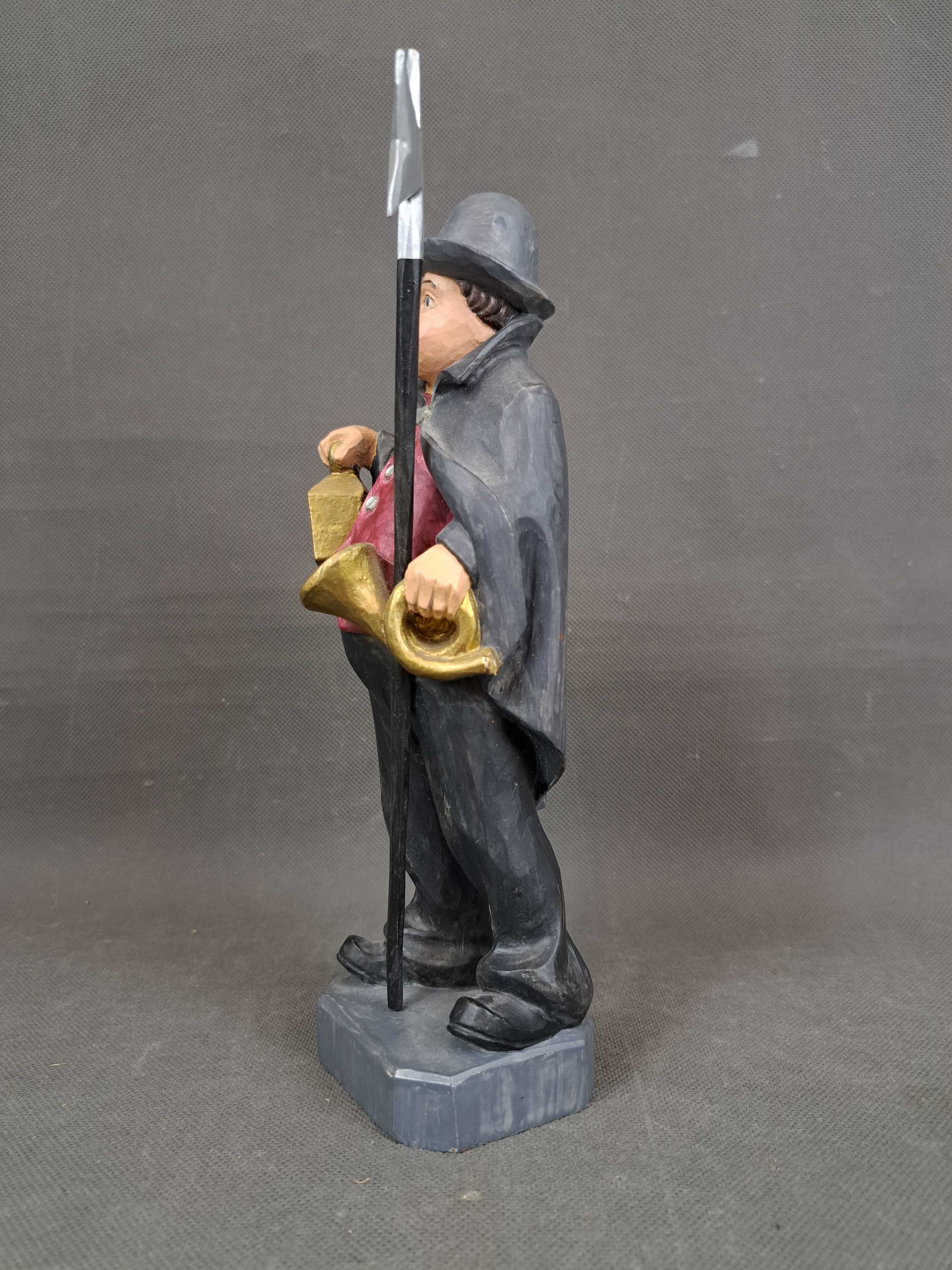 Strażnik z latarnią, rzeźba drewniana, wys. 25,5 cm