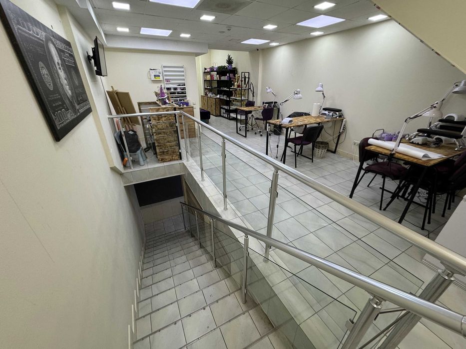 Центр Спаська біля Соборної 145 кв.м. ремонт ціна 120 тис. у.о.