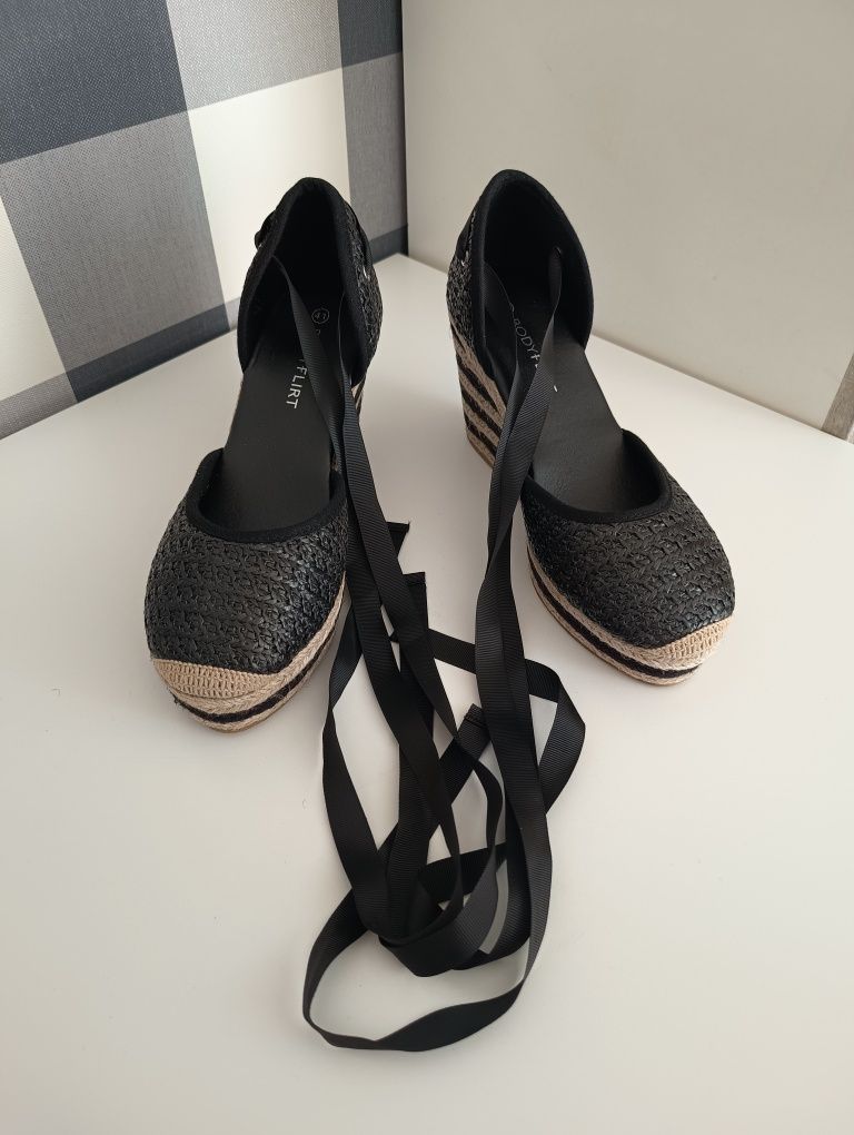 Nowe czarne wiazane buty na koturnie Bonprix, rozumiar 41!