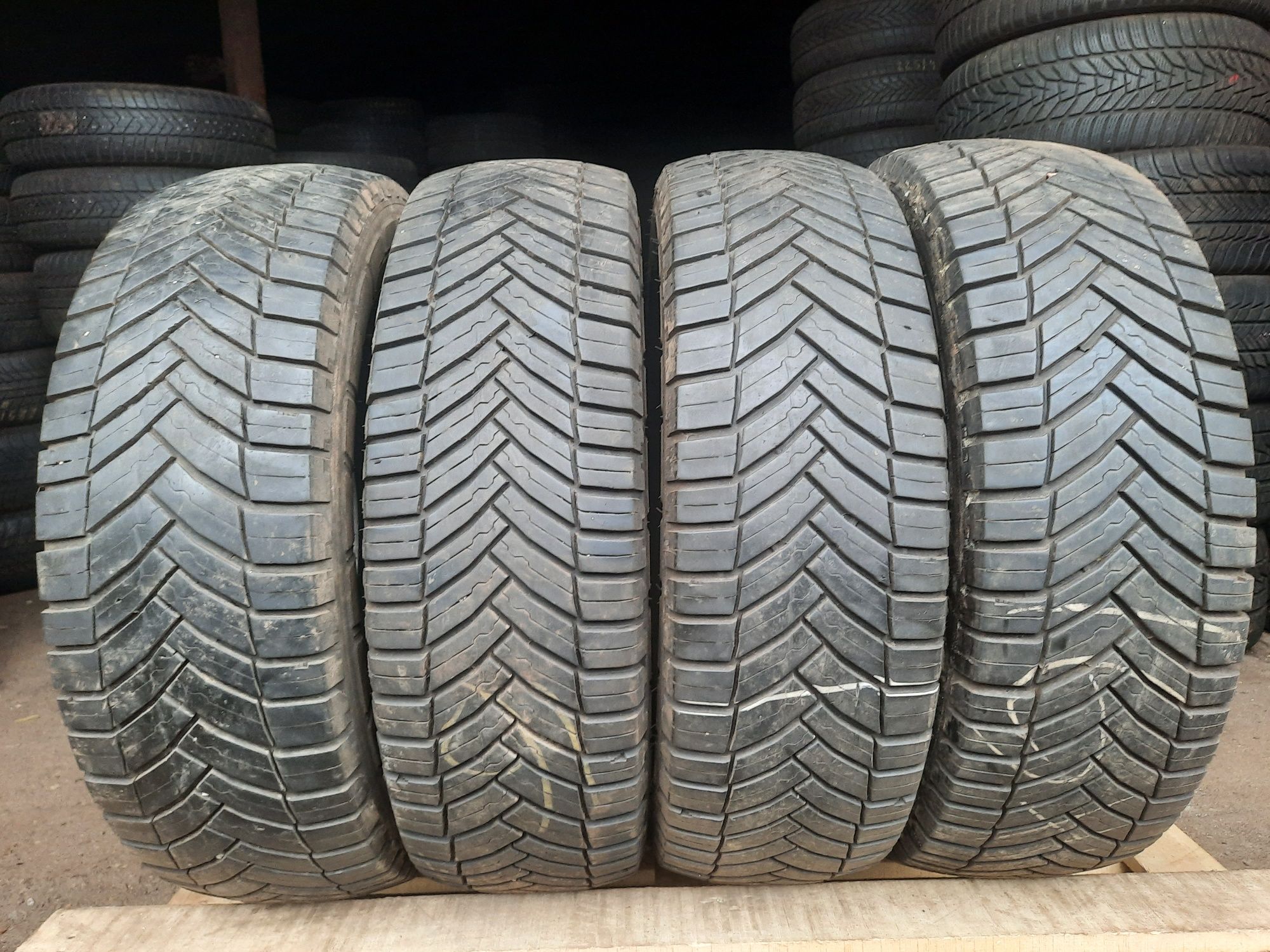 225/75 R16C 121/120R Michelin Agilis CrossClimate 4шт. 7мм 2022