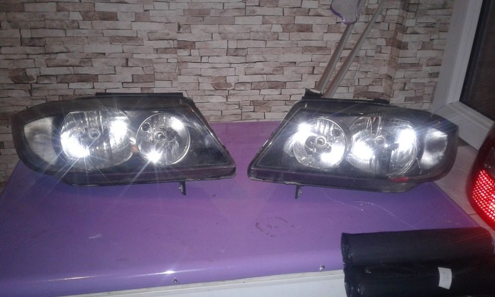 BMW 3 e90 e91 Lampy Przód Zwykłe nie Xenony Wersja Angielska 2 Sztuki