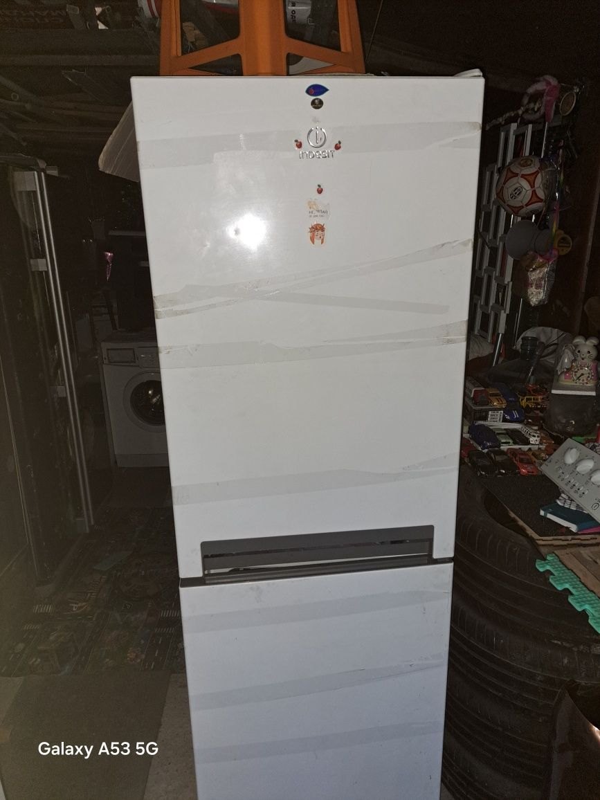 Продам холодильник indesit 1,80 см по высоте