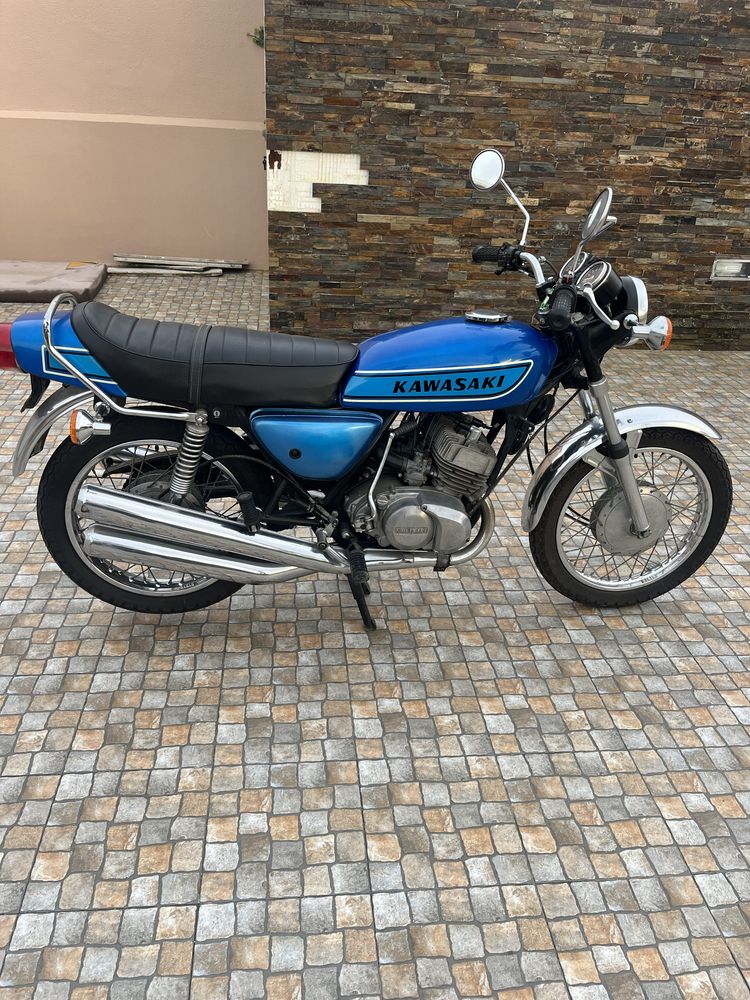 Kawasaki S1 250 triple