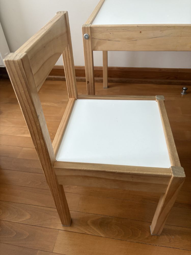 Stolik dziecięcy i 2 krzesełka IKEA zestaw