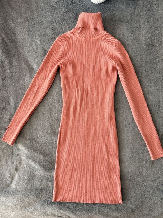 Сукня тепла, рожевого кольору