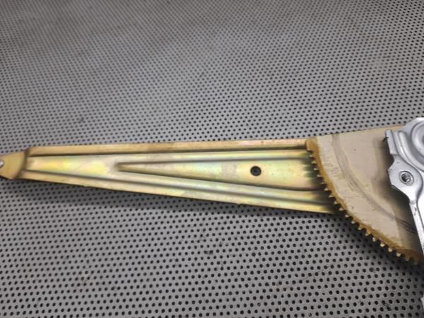 Elevador vidros trás esquerdo TOYOTA Yaris (_P9_)