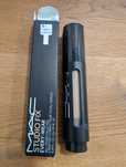 Korektor i podkład w jednym - MAC all over face pen, NC13