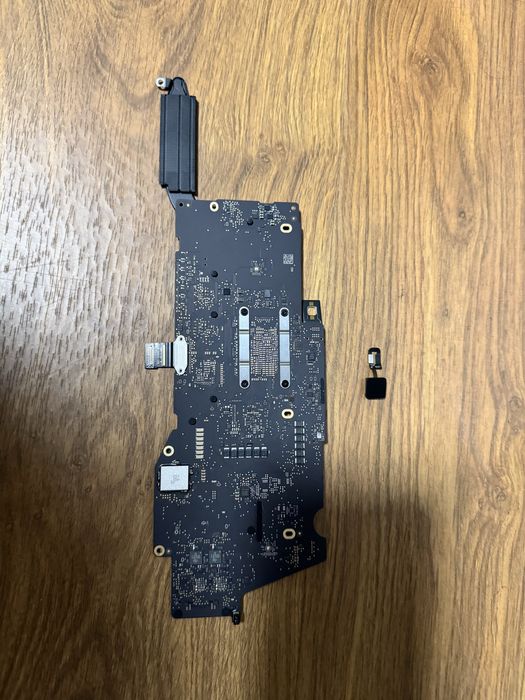 Macbook pro 13 2020 m1 icloud материнська плата