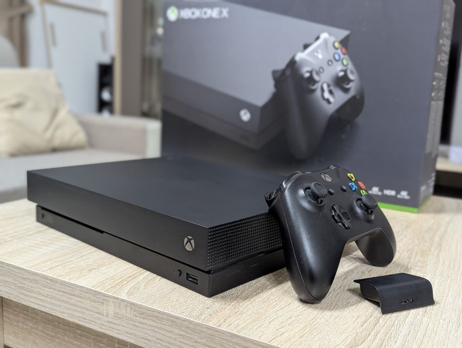 Xbox One X 1 TB z napędem | Pad | Karton | Stan idealny
