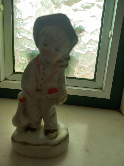 Bonecos em louça pintada