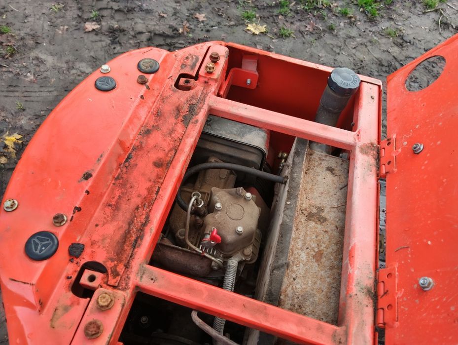 Minikoparka WE 08 ( 2020r ) z osprzętem diesel ( nie Kubota )