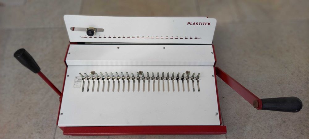 Escritorio_Encadernadora Manual Argolas Plásticas, A3 e A4