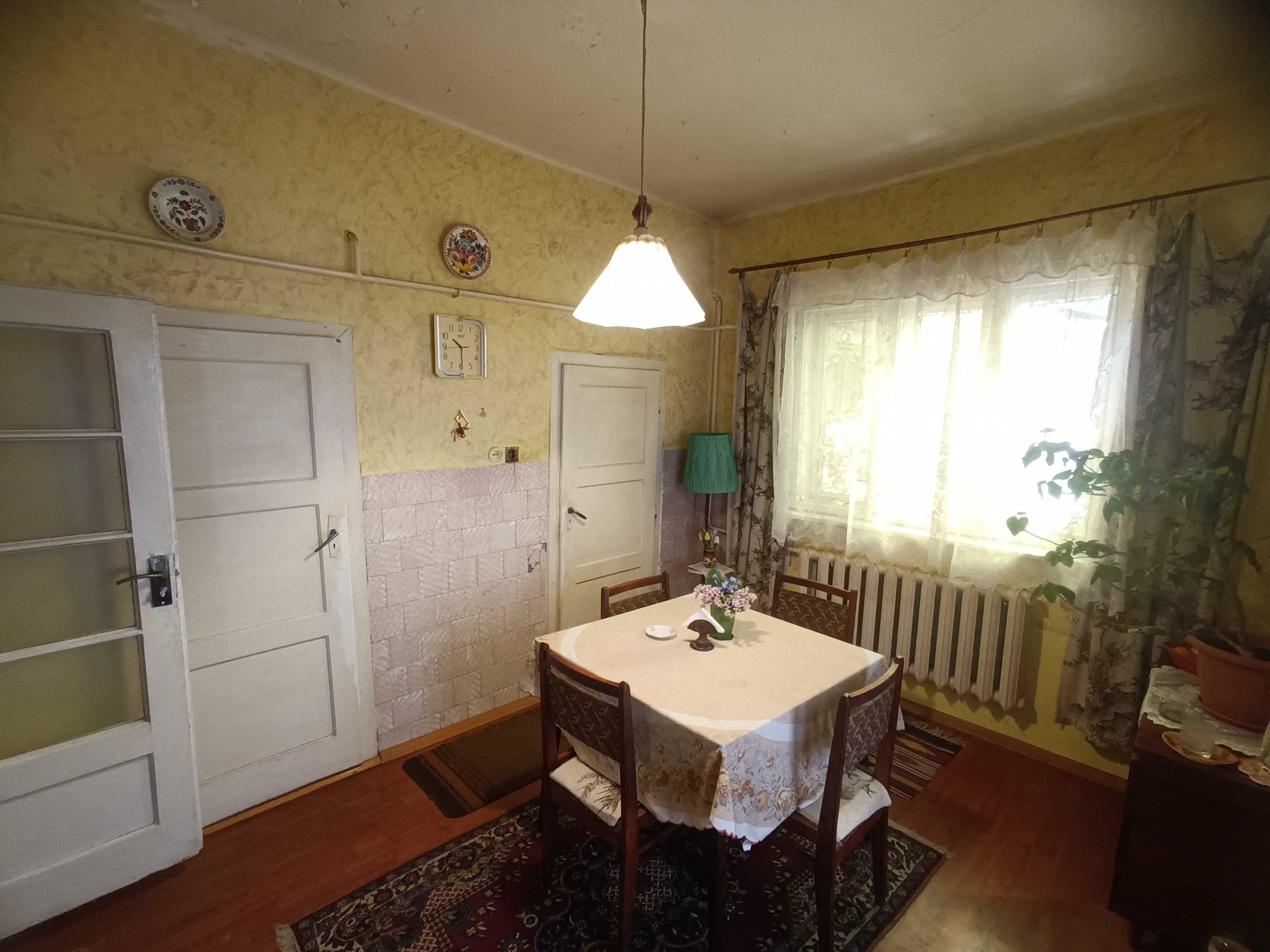 ПРОДАЖ компактного будинку недалеко від басейну та центральної частини