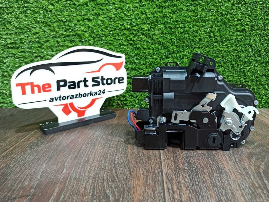 Замок дверки задній 3B4839016A Шкода Тур Суперб Бора Гольф 4 Пассат Б5