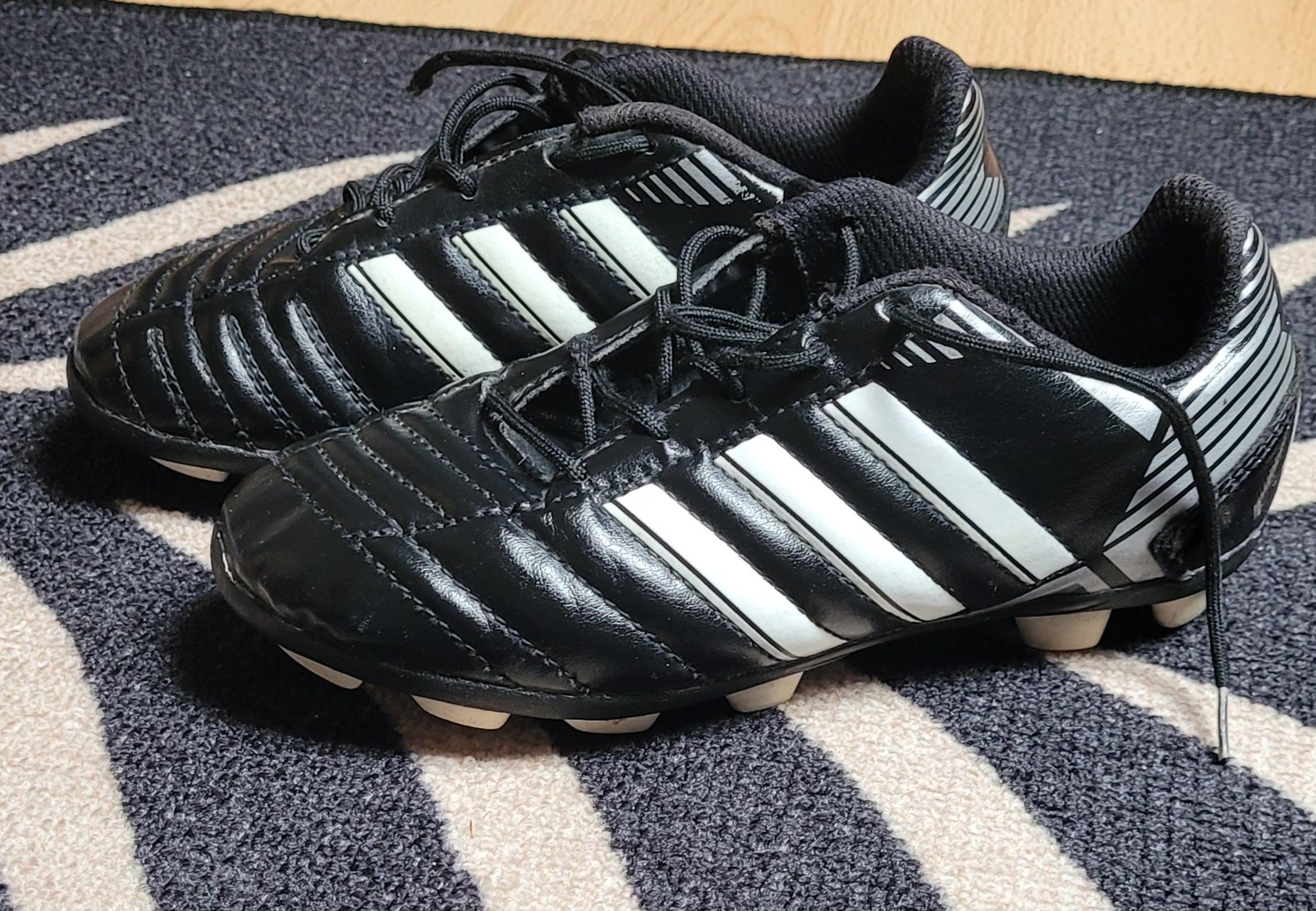 Buty chłopięce korki adidas 31