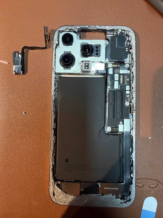 Iphone 16 pro max 256 на запчастини!