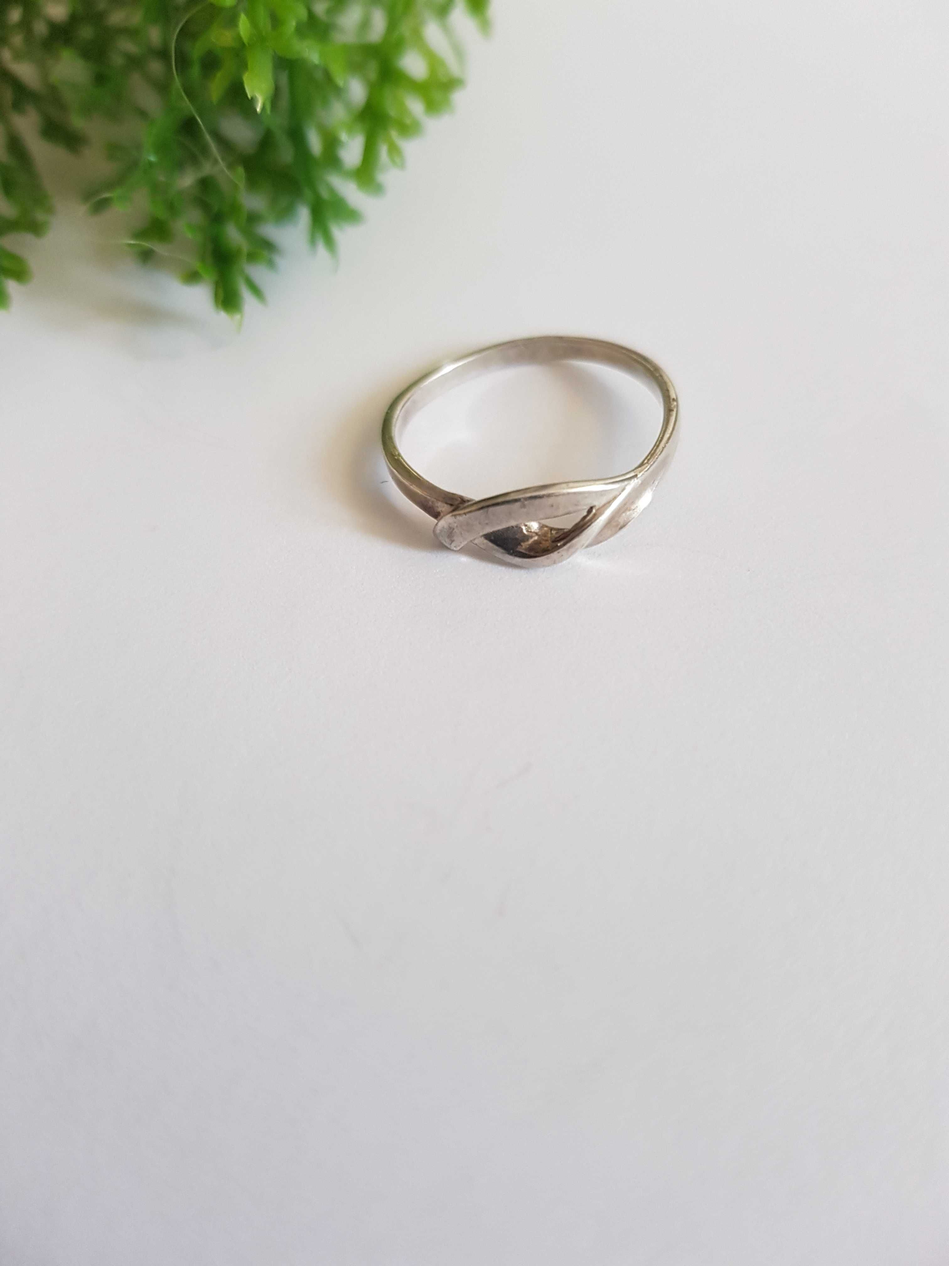 Srebrny pierścionek - plecionka Prl