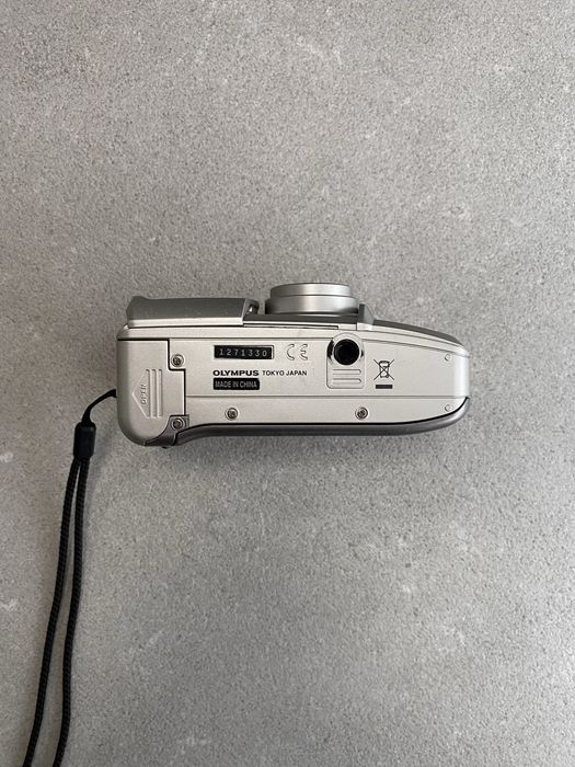 Olympus SuperZoom 76 S | Плівковий Фотоапарат