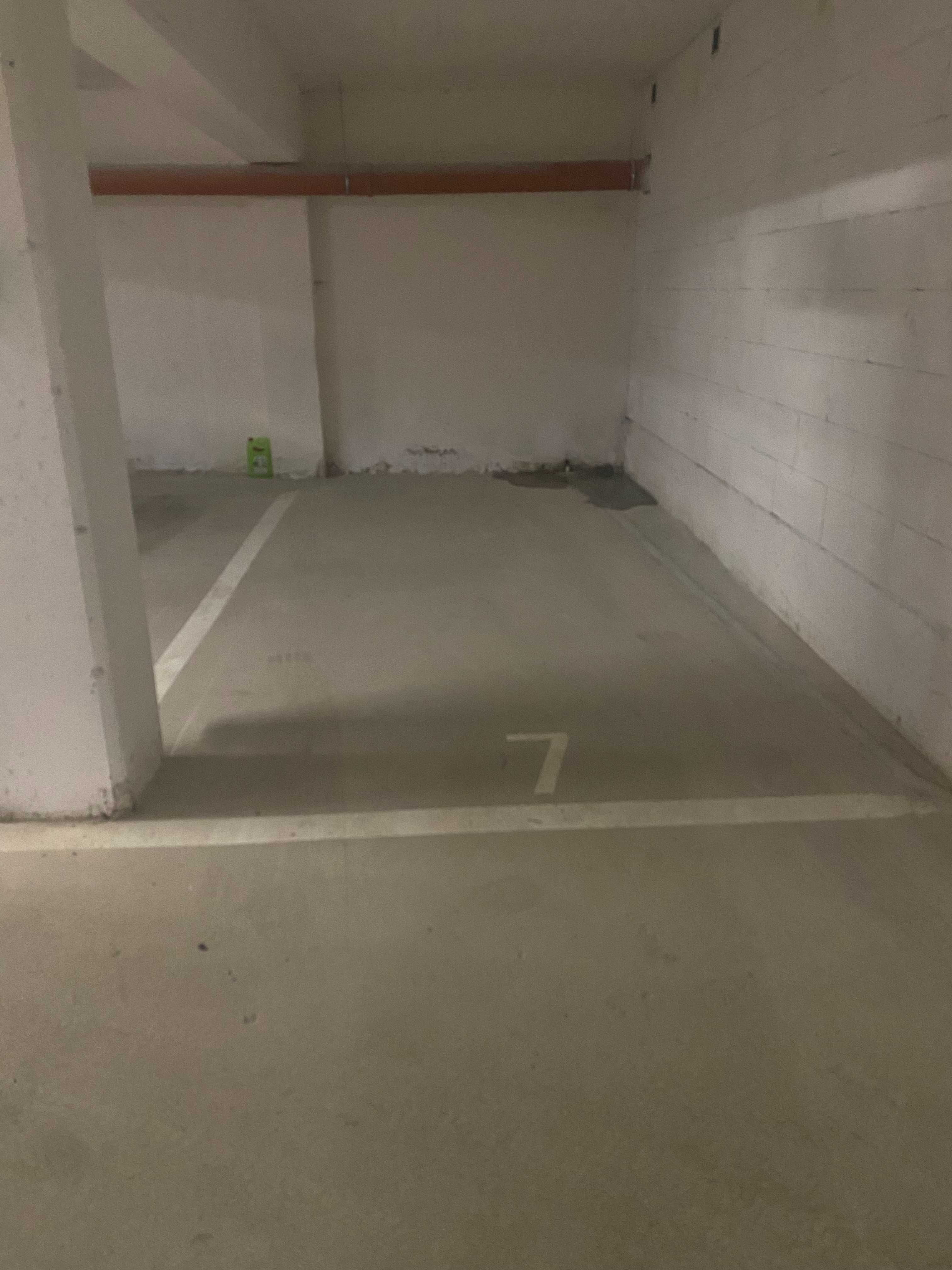 Wynajmę miejsce parkingowe w hali garażowej w Luboniu al. J.Pawła II 8