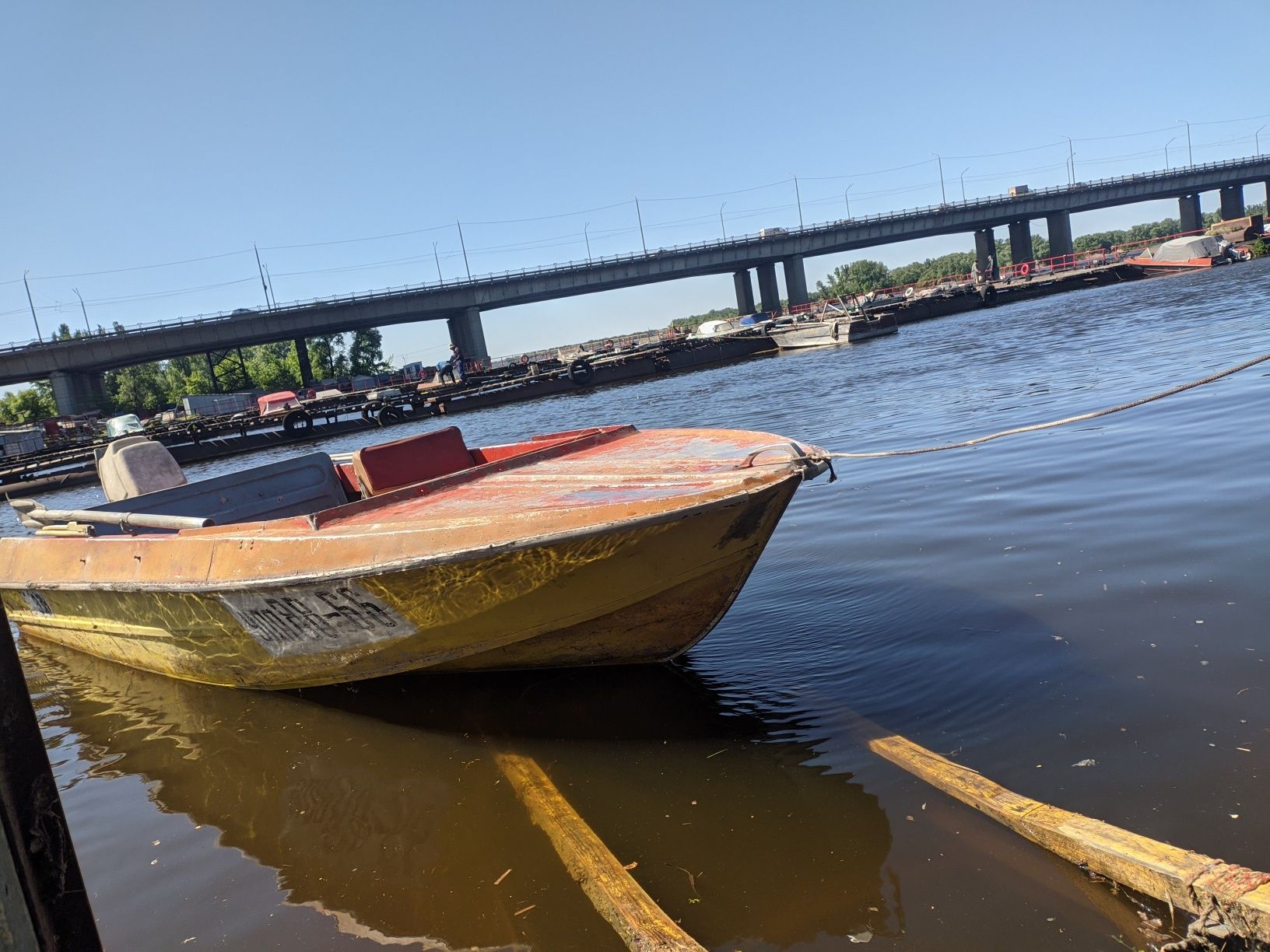 Лодка Крым с мотором