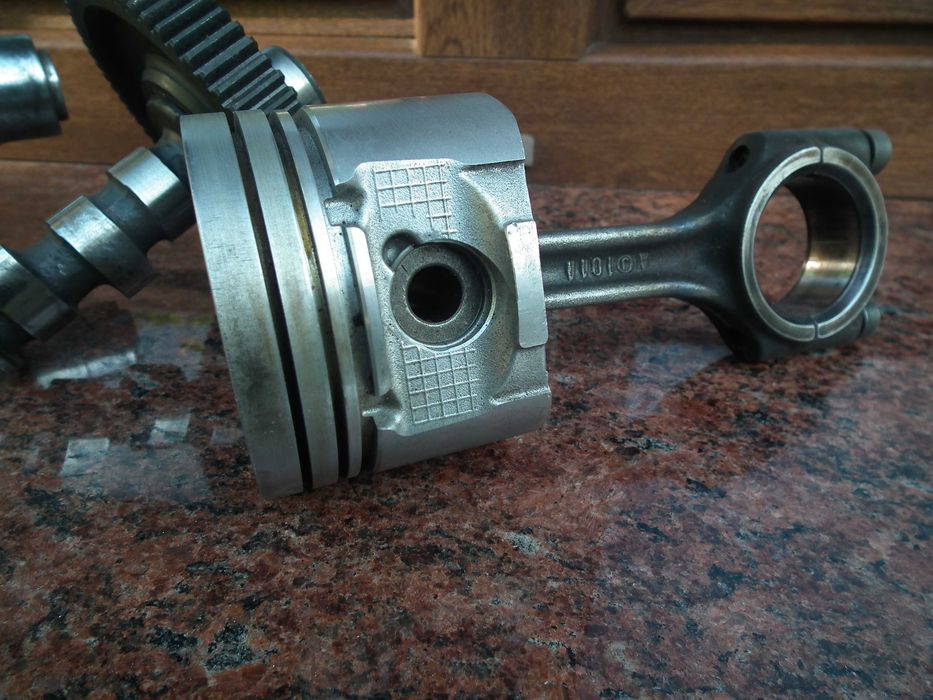 Hatz 1B30 wał tłok korbowód wałek rozrządu