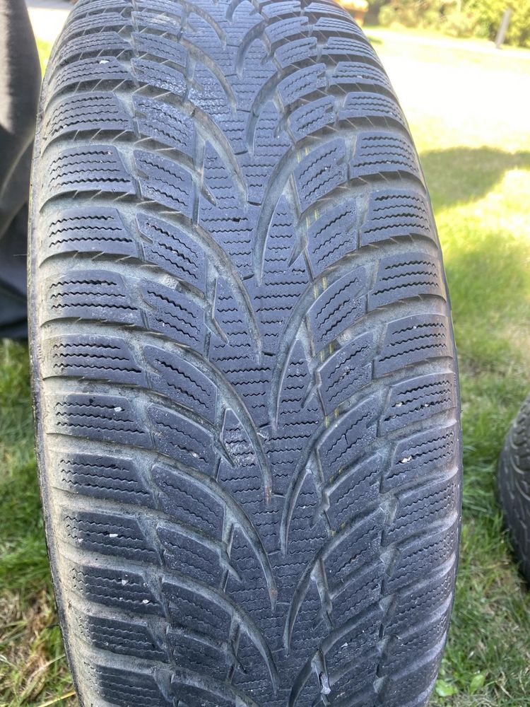 Opony zimowe z felgami stalowymi NOKIAN 195/65 R15