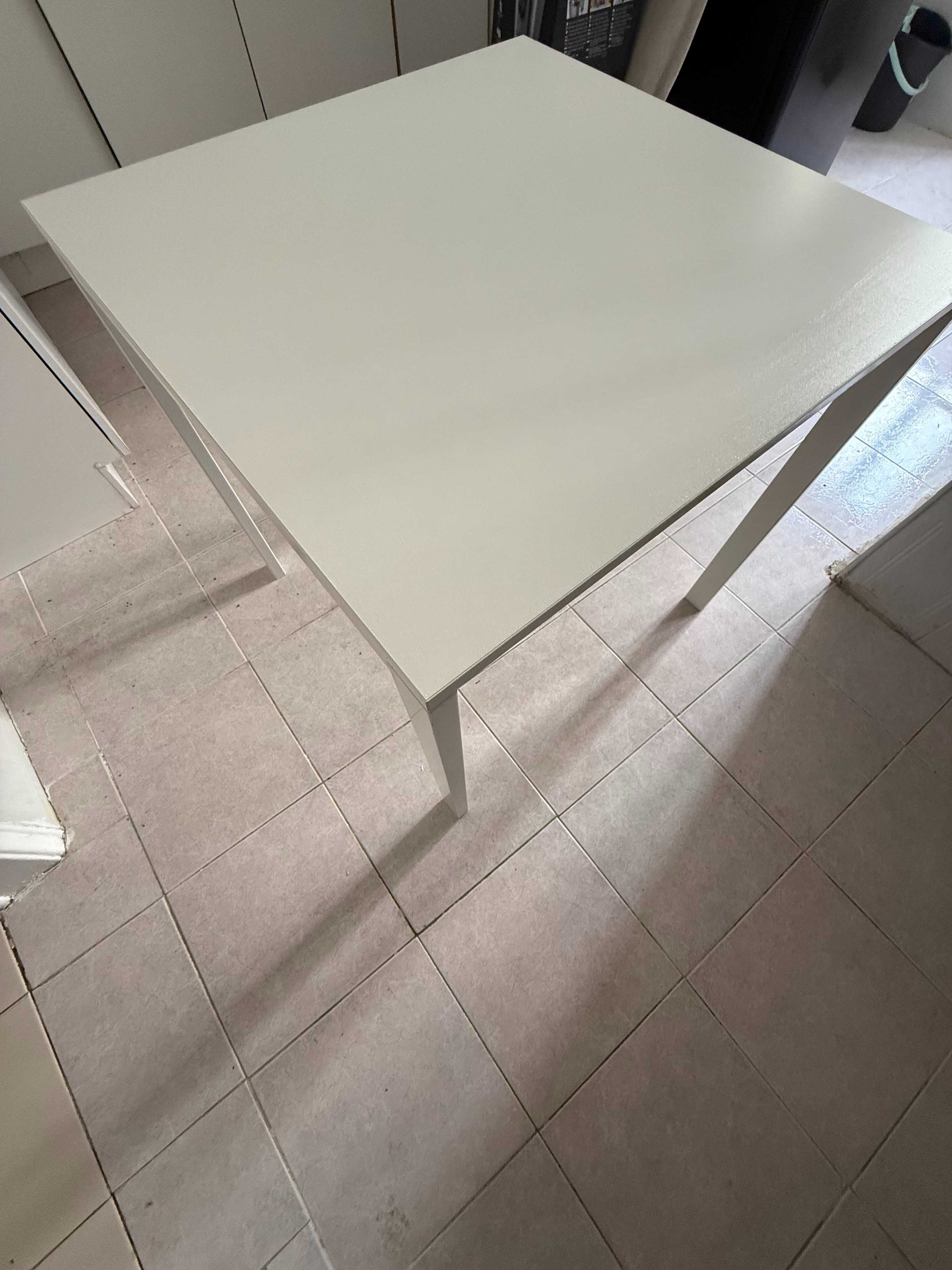 Mesa IKEA VIHALS – Branca, 74x74 cm