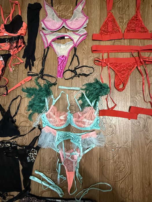 Комплект еротичної білизни труси ліф гартери пояс перчатки белье