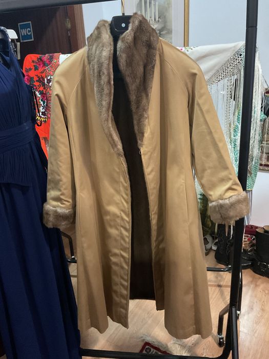 Casaco e gabardine duas peças  comprido 1,14 cm ,discrição abaixo