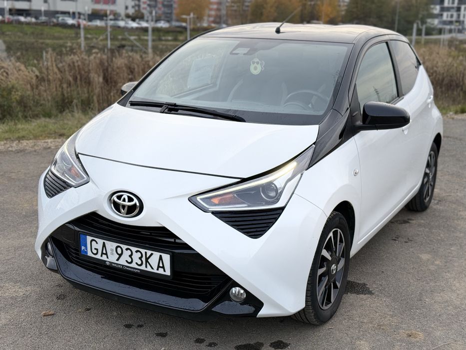 Mała miejska Toyota Aygo 2021 Salon Polska Bardzo dobre wyposazenie