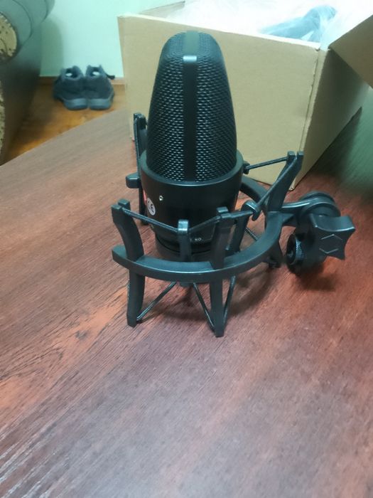 Конденсаторный мікрофон TLM 103