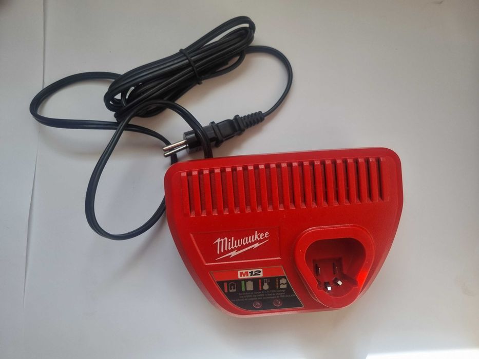 MILWAUKEE M12 FUEL - ZESTAW(wkrętarka, zakrętarka, młotowiert, ładowa)