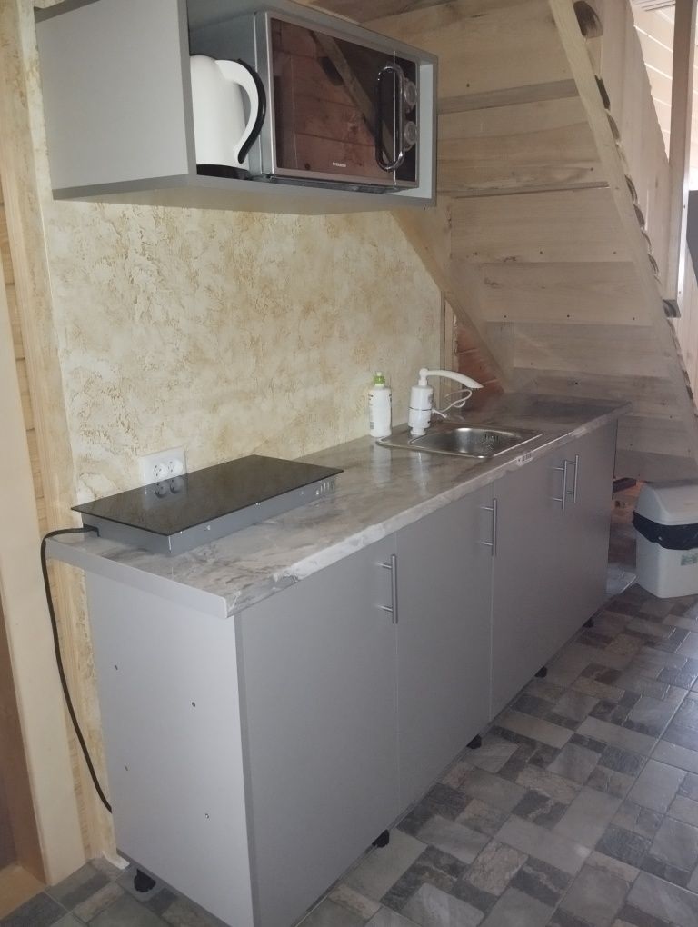 Відпочинок в Яремче, Азалія, поруч є чани та басейн